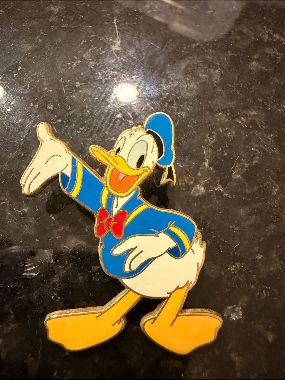 Disney Donald Duck One Hand Out 2006 Trading Pin Pin&Pop 89705